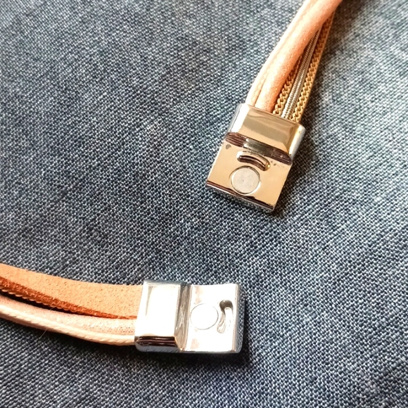 Pink wrap-around bracelet - Picture 2 of 4